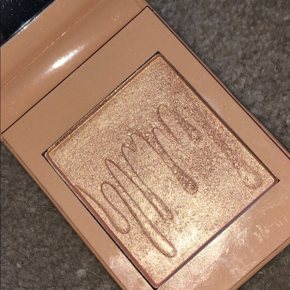 🧡KYLIE highlight shade salted caramel🤍